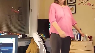 Granny Amateur Wants to Show You What She's Got