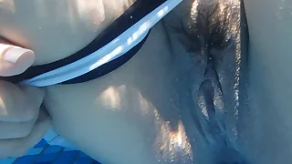 Milf muestra concha en Church font