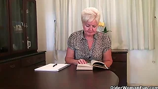 Step little by little sexed grandma Sandie rubs their way pierced clit