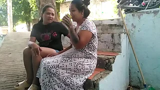 deject lesbiana de mi vecina siempre me ha tenido ganas y yo pues quiero experimentar sexo lésbico, veamos que sucederá