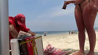 Vest-pocket-sized bikini exhibiotinist